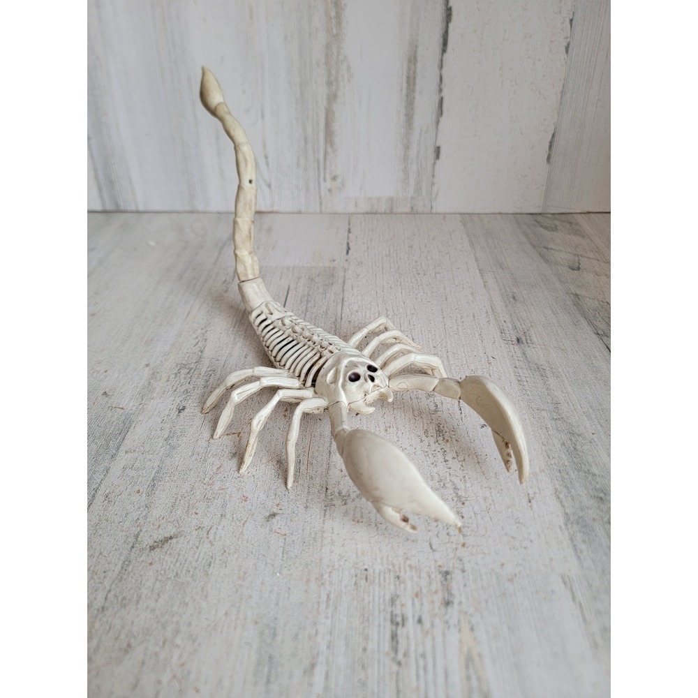 Scorpion‎ seasons Halloween scary prop home decor figure unique